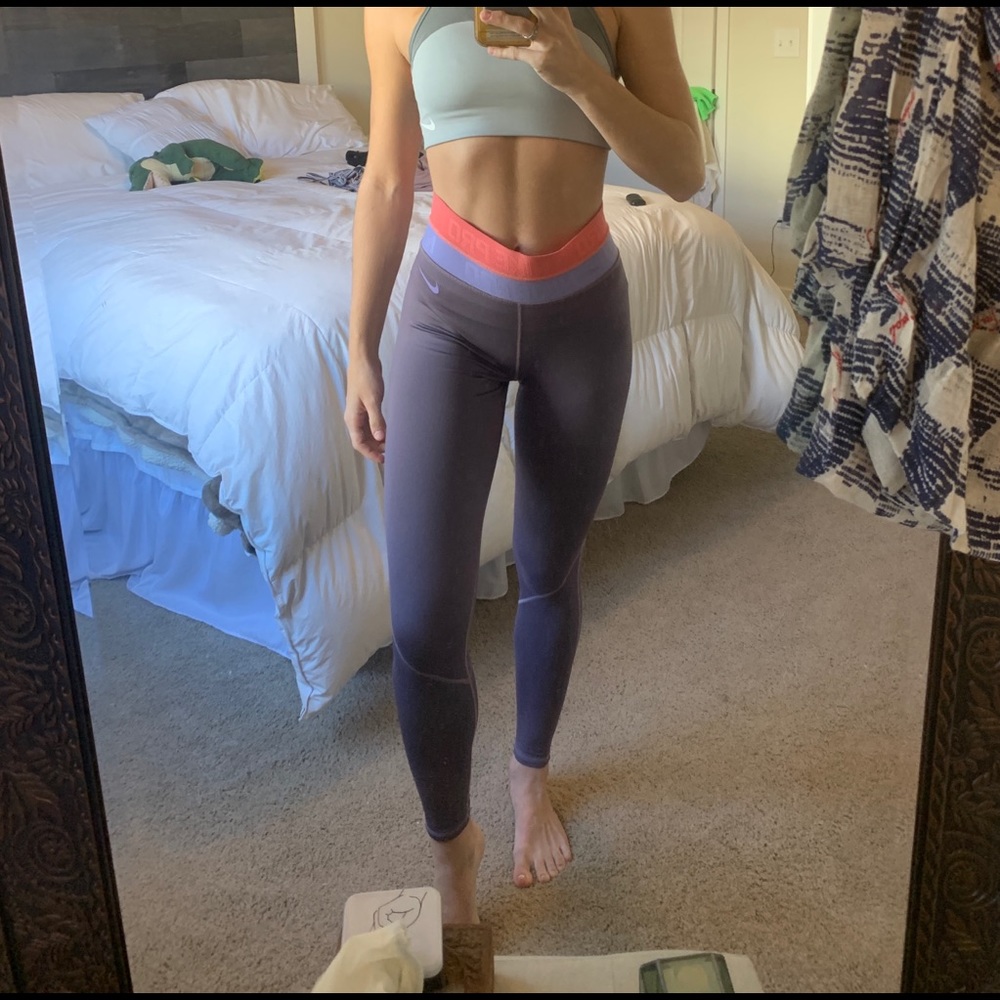 Nike Pro leggings in taupe/purple
